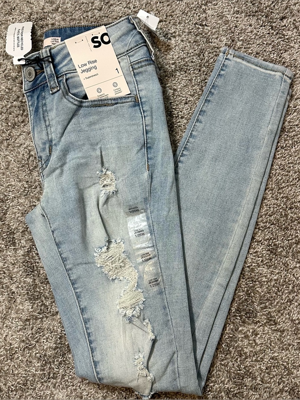 SO Juniors Low Rise Superstretch Jeggings NWT Size 1/25W